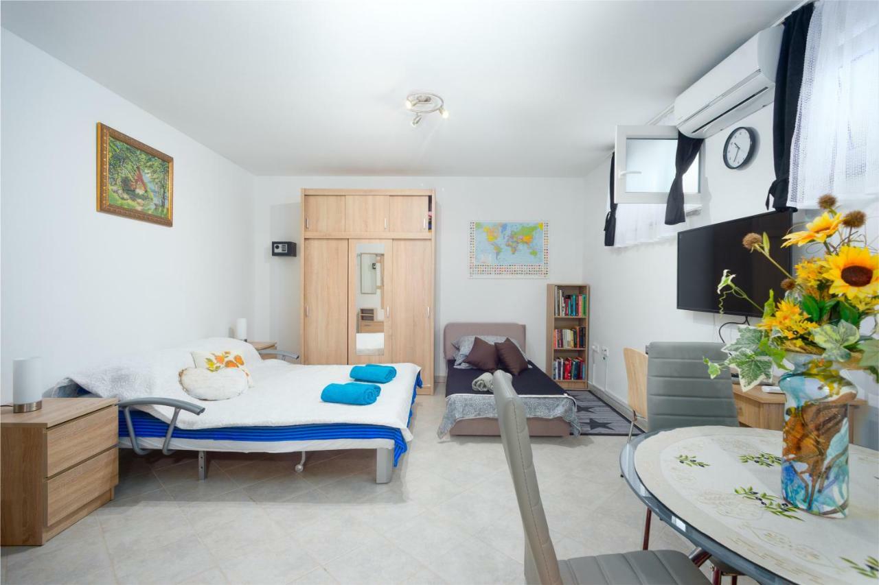 Apartment Zlatko โรวีน ภายนอก รูปภาพ