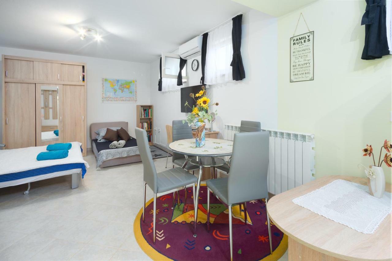 Apartment Zlatko โรวีน ภายนอก รูปภาพ
