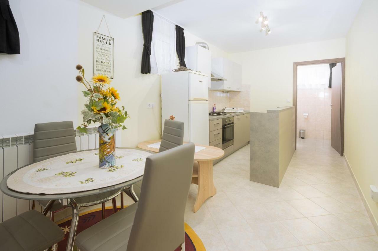 Apartment Zlatko โรวีน ภายนอก รูปภาพ