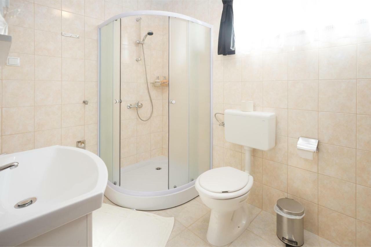 Apartment Zlatko โรวีน ภายนอก รูปภาพ